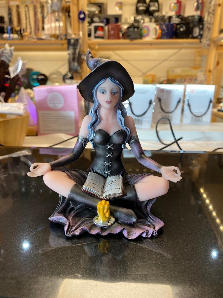 Desc Aradia the Witch and her Grimoire