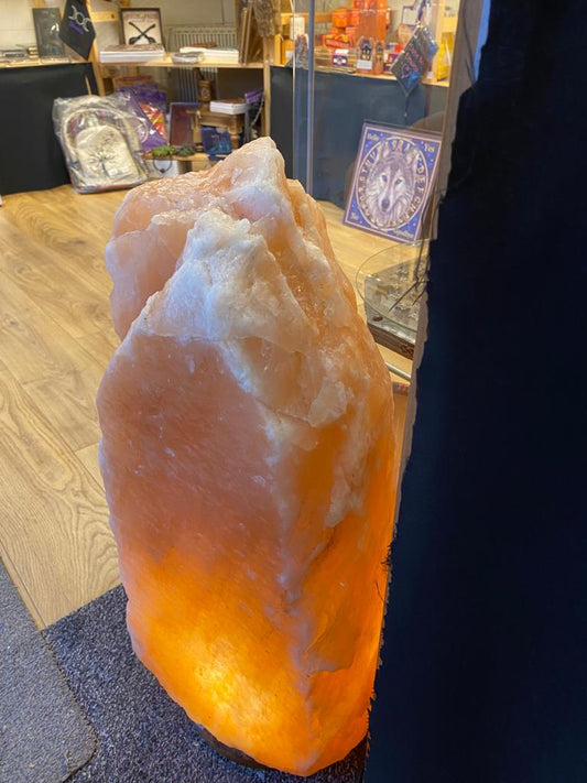 Large Himalayan salt lamp